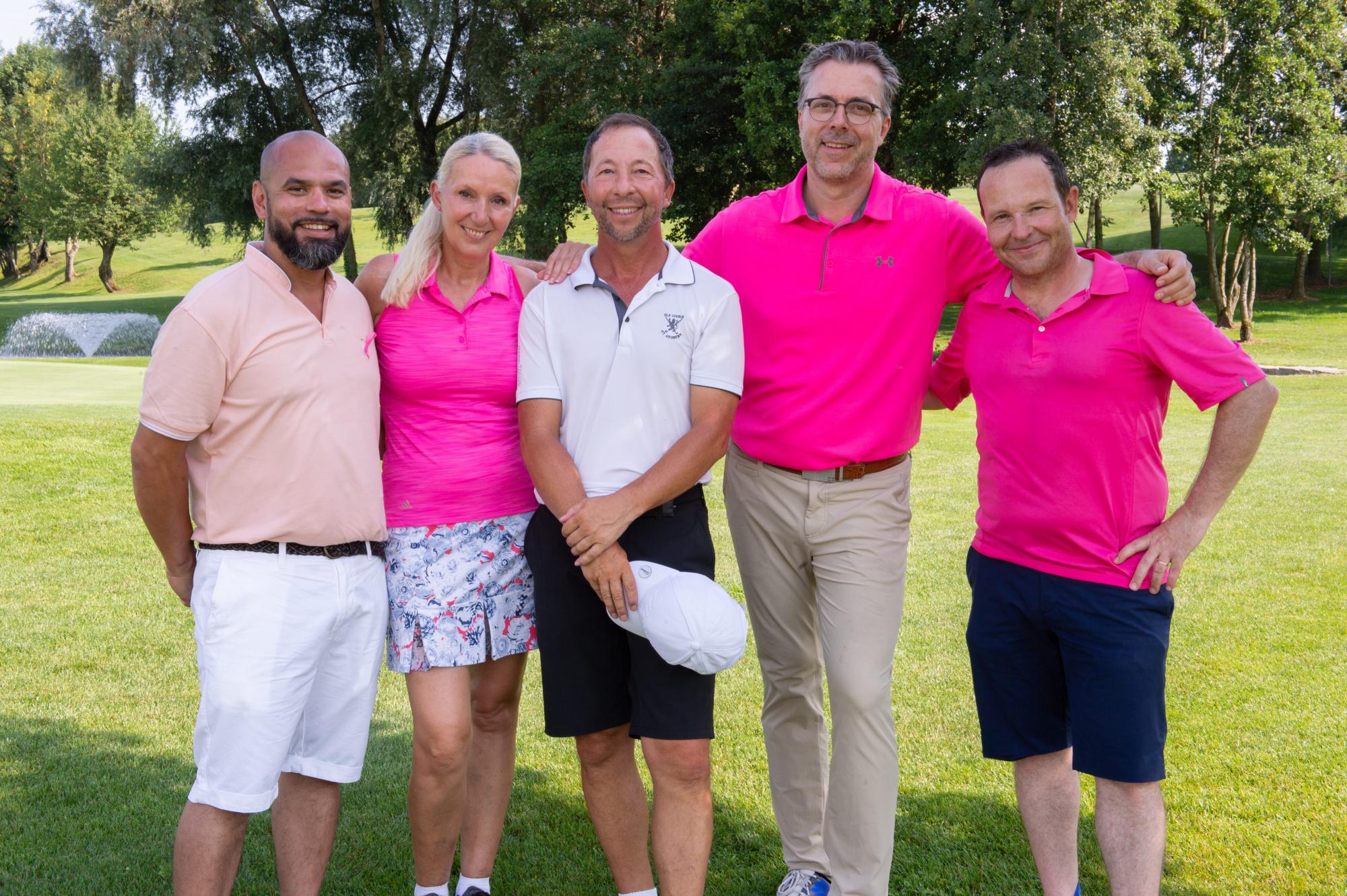 DJ BoBo spielt Golf gegen Brustkrebs
